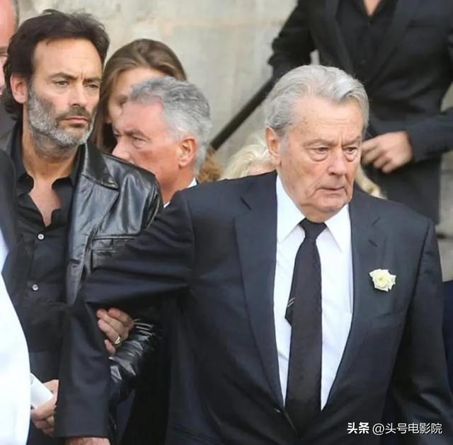 阿兰德龙去世，英俊风流一生，曾向中国女星求婚，说死后不验DNA