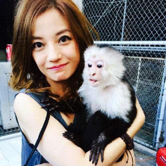 48岁赵薇现状：发福像大妈，哥哥离婚，父亲和公公去世