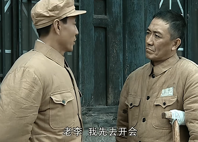 三刷《亮剑》后，才懂得身为师长的李云龙，为何敢顶撞王副军长