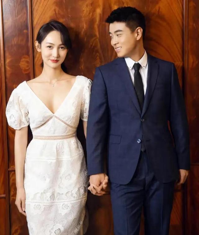 闫博雅：26岁嫁“乒乓冠军”王皓，伺候生病婆婆，为丈夫放弃梦想