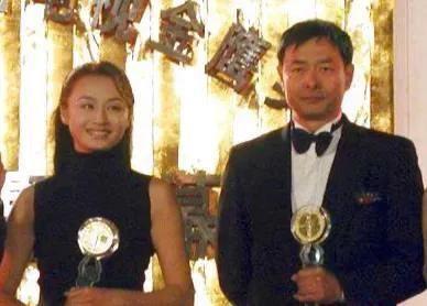 《凤在江湖》播出19年，男主因故退圈，两位女主生活美满