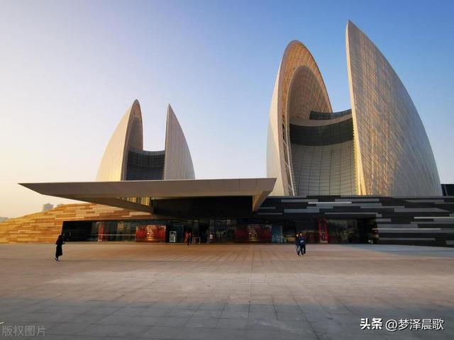 中国唯一建设在海岛上的歌剧院“珠海大剧院”