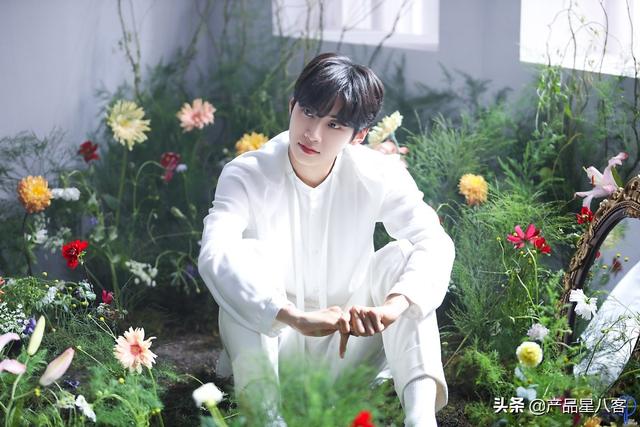 李镇赫SOLO出道，白马王子风VS霸道总裁风，长腿欧巴帅出新高度