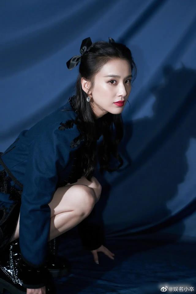 黄圣依晒小儿子安麟，眉眼似她翻版，小腹隆起被疑怀三胎？