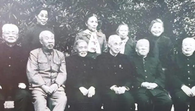 96年李鹏探望帅孟奇，听旁人介绍总理来了，忙纠正：是李鹏，李鹏