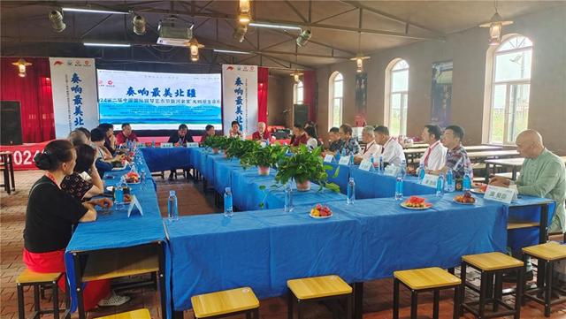 全国30多位著名锯琴艺术家齐聚巴彦淖尔共话锯琴发展