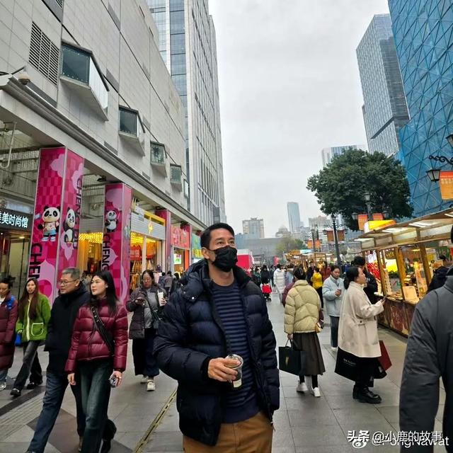 泰国男星Pong成都旅行，高大帅气像男模，游三星堆和峨眉山