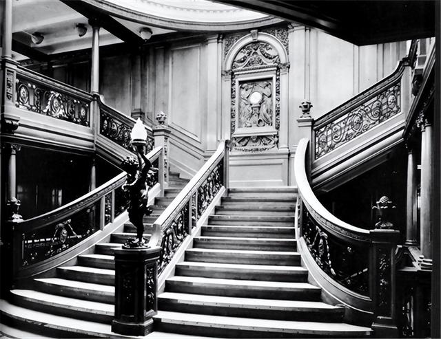 回顾泰坦尼克号沉没海底100多年，为何不打捞？专家：碰都不能碰