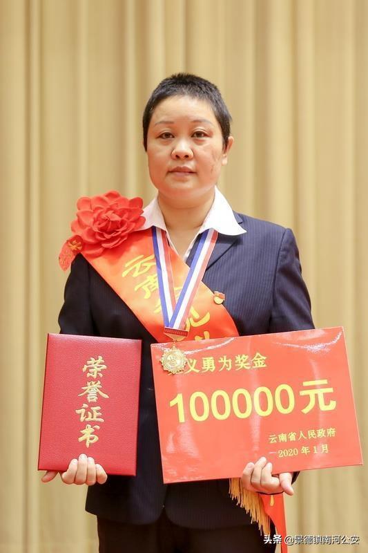 为了抓获毒贩,她掉下30米崖坡却没有出声