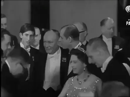 1968年，“朱丽叶”裸露镜头在伦敦首映，英女王夫妇就坐在第一排