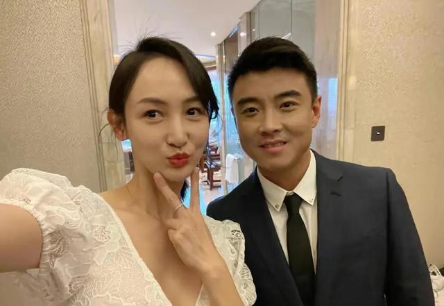 闫博雅：26岁嫁“乒乓冠军”王皓，伺候生病婆婆，为丈夫放弃梦想