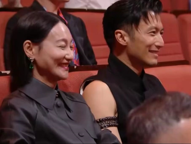 电影之夜内场座位暴露咖位!刘亦菲前排被嘲,朱一龙李易峰退后方