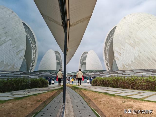 中国唯一建设在海岛上的歌剧院“珠海大剧院”