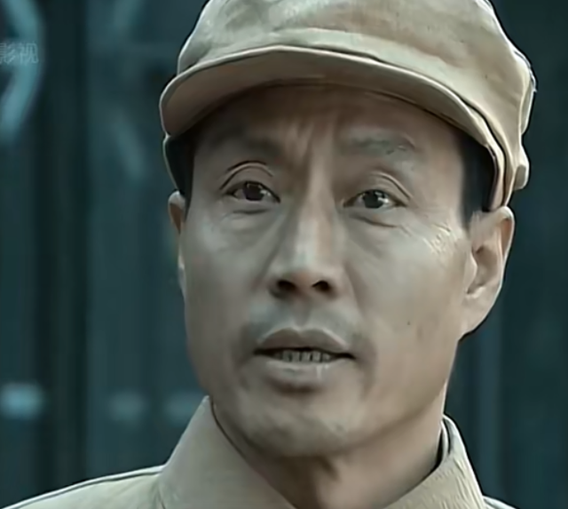 三刷《亮剑》后，才懂得身为师长的李云龙，为何敢顶撞王副军长