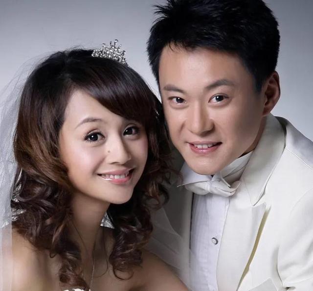 《凤在江湖》播出19年，男主因故退圈，两位女主生活美满