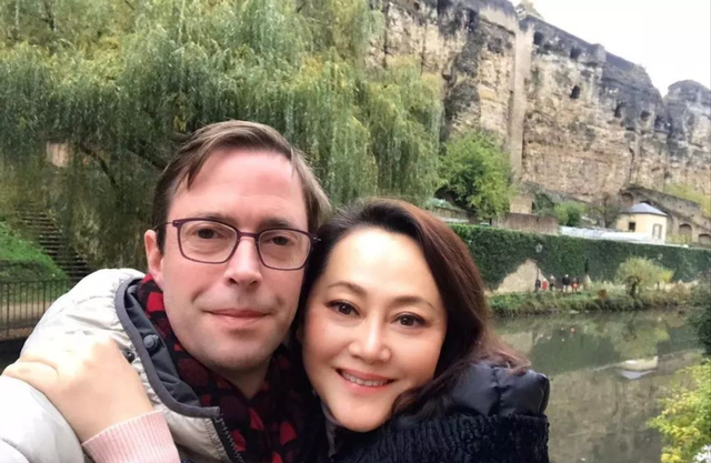 抛弃重病丈夫,甩掉著名导演,55岁再嫁比利时豪门的她现状怎样了