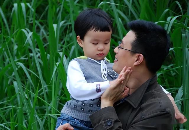 白燕升,结婚九个月妻子瘫痪不抛弃,45岁离开央视,50岁儿女双全