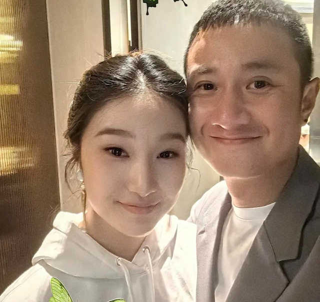 马伊琍小女儿11岁生日，文君竹晒合影为妹妹庆生，妹妹身高优越