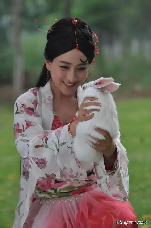 嫦娥不是谁都能演，有人飘飘欲仙，有人脸黑脖子粗又土又丑