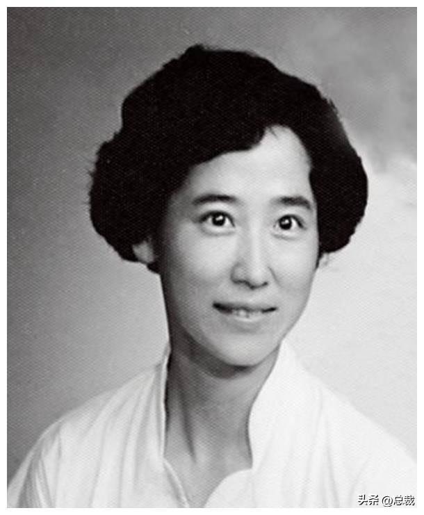 1965年,李鹏总理和儿子李小鹏、李小勇在北京,拍下的罕见合影