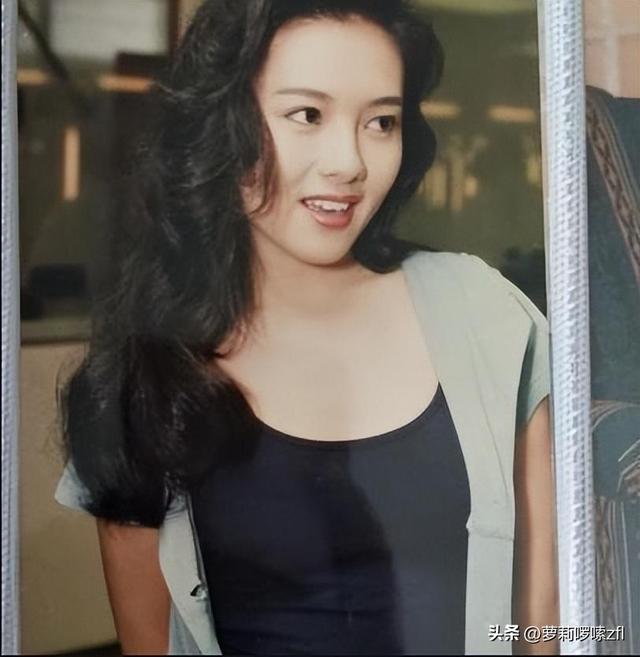 “艳星”影后李丽珍：三级片代表作火遍大街小巷，三点全露有多敢