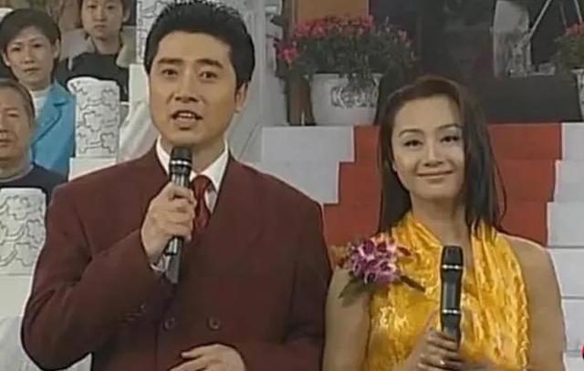 《凤在江湖》播出19年，男主因故退圈，两位女主生活美满