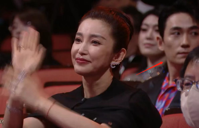 电影之夜内场座位暴露咖位!刘亦菲前排被嘲,朱一龙李易峰退后方
