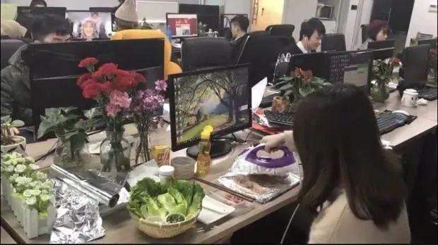 23岁年入5000万,曾力压李子柒的办公室小野,如今怎样了?