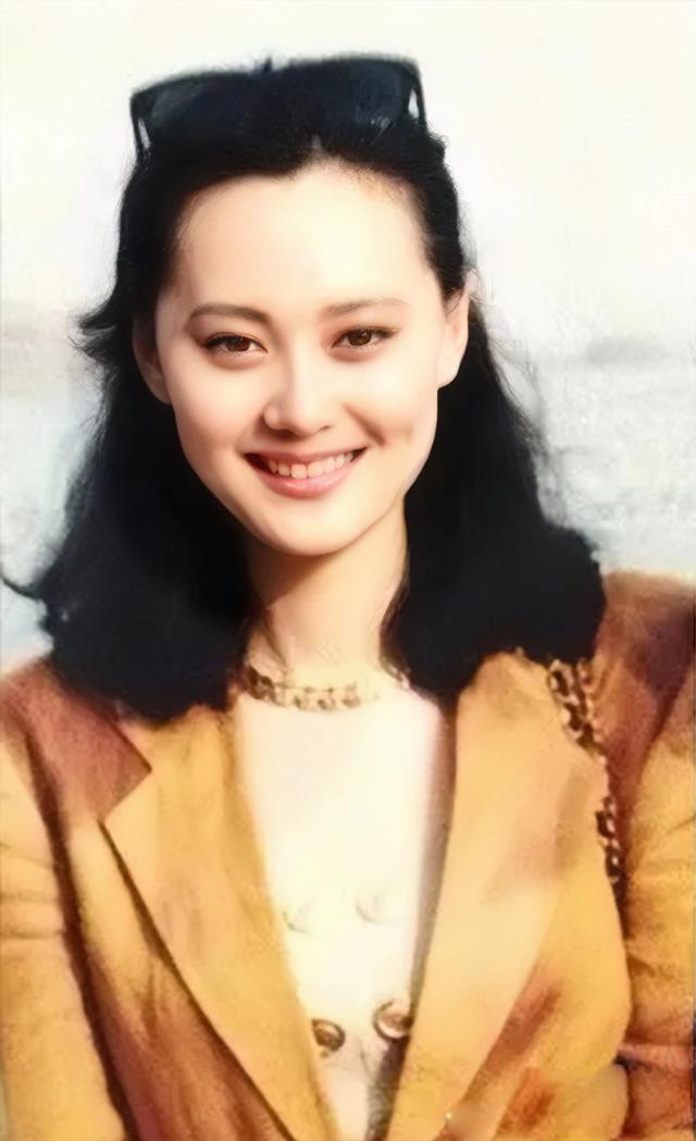 抛弃重病丈夫,甩掉著名导演,55岁再嫁比利时豪门的她现状怎样了