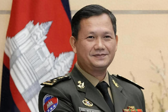 两个大傻瓜,妄图疏远东方、靠拢西方,像1943年加入皇协军