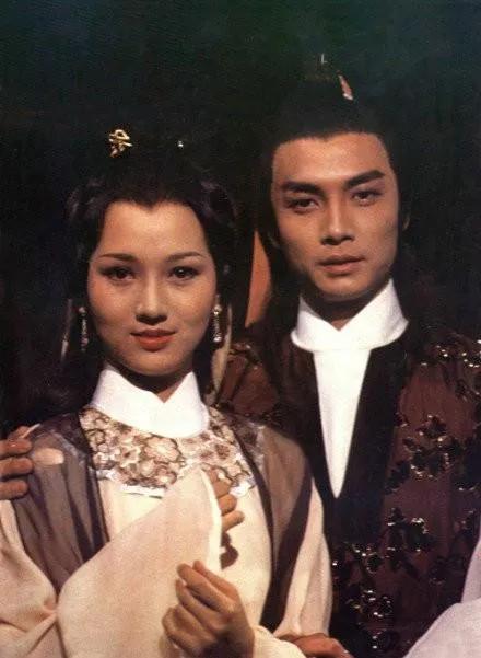 古龙经典《圆月弯刀》刘松仁版和古天乐版谁更胜一筹