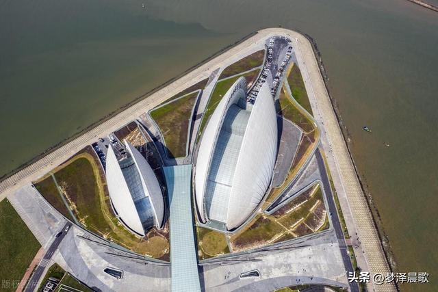 中国唯一建设在海岛上的歌剧院“珠海大剧院”