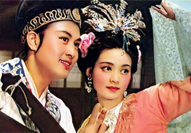 《花魁杜十娘》：浅析杜十娘爱情悲剧中的性格问题、背景问题