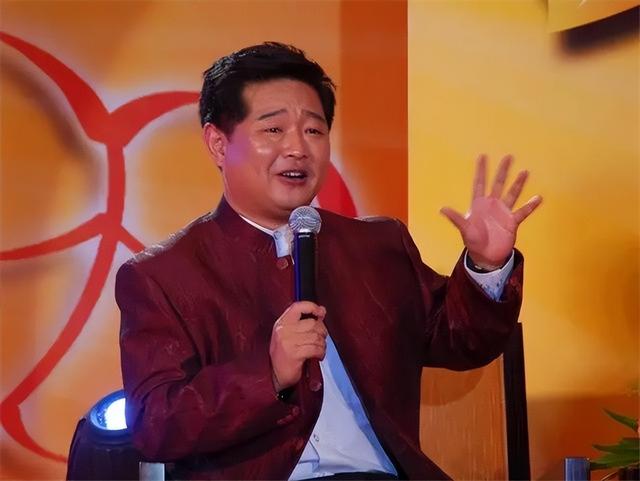 主持人肖东坡：一婚娶校花妻子遭离婚，与女商人55天闪婚获幸福