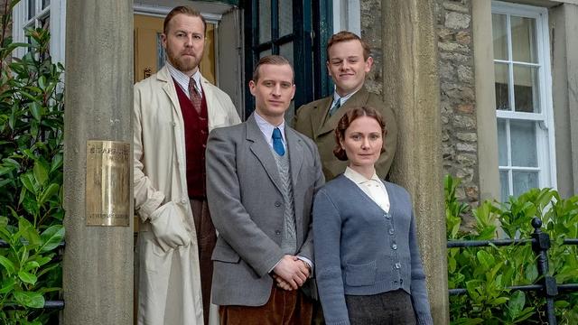 20年评分最高十部英美剧，《黄石》第5，《后翼弃兵》仅排第8