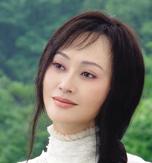 抛弃重病丈夫,甩掉著名导演,55岁再嫁比利时豪门的她现状怎样了