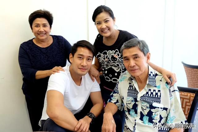 泰国男星Pong成都旅行，高大帅气像男模，游三星堆和峨眉山