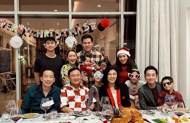 55岁英拉很幸福：全家在迪拜庆祝泼水节，18岁儿子和舅舅一个模子