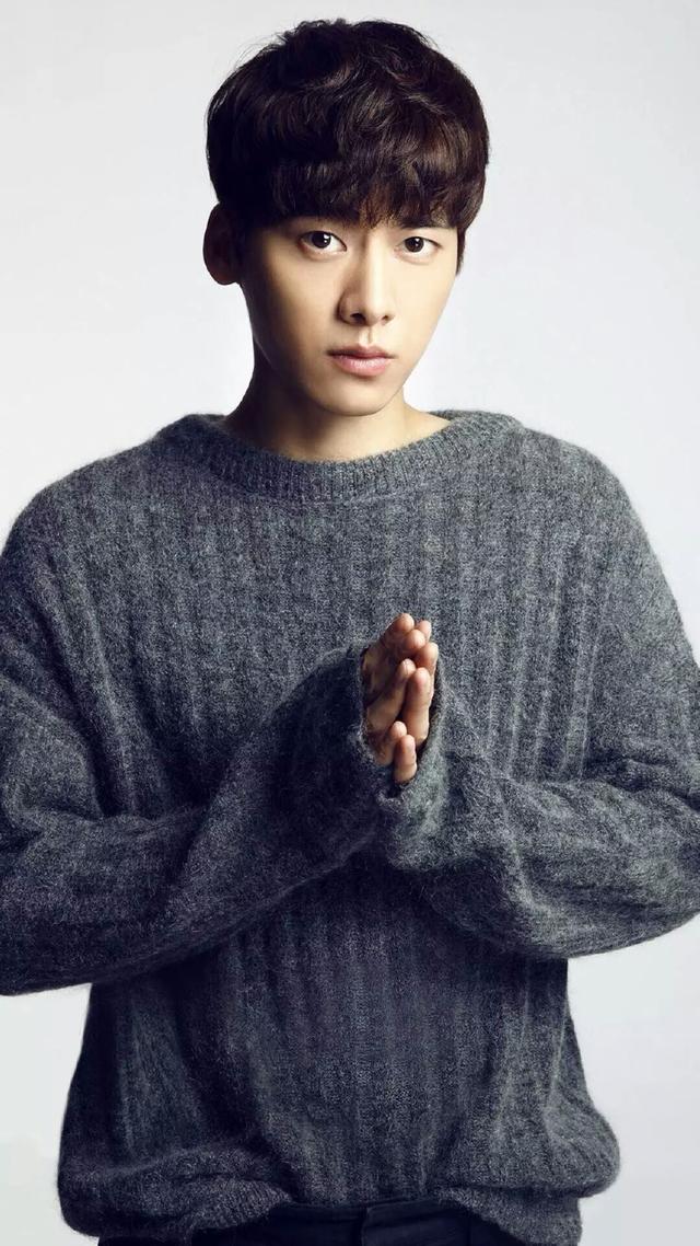 李易峰：父母眼里的大孝子，34岁仍未婚