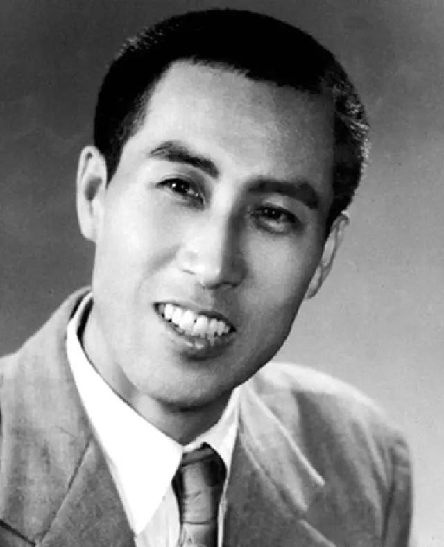 梁音主演的电影回顾：《冰山上的来客》与《三进山城》的感人瞬间