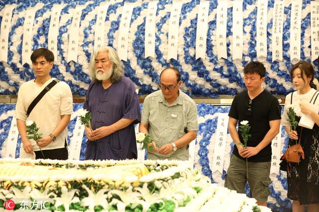 计春华遗体告别仪式在杭州举行,张纪中陈龙等圈内好友为他送别