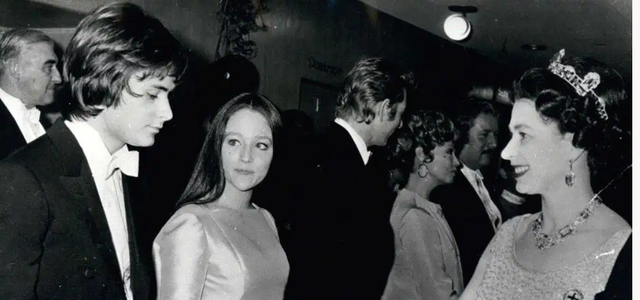 1968年，“朱丽叶”裸露镜头在伦敦首映，英女王夫妇就坐在第一排