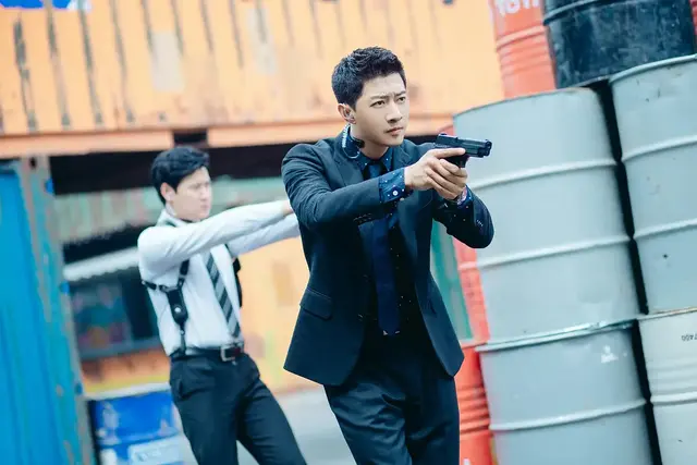 都市谍战剧《风暴舞》陈伟霆、古力娜扎、郭家豪、任达华等主演