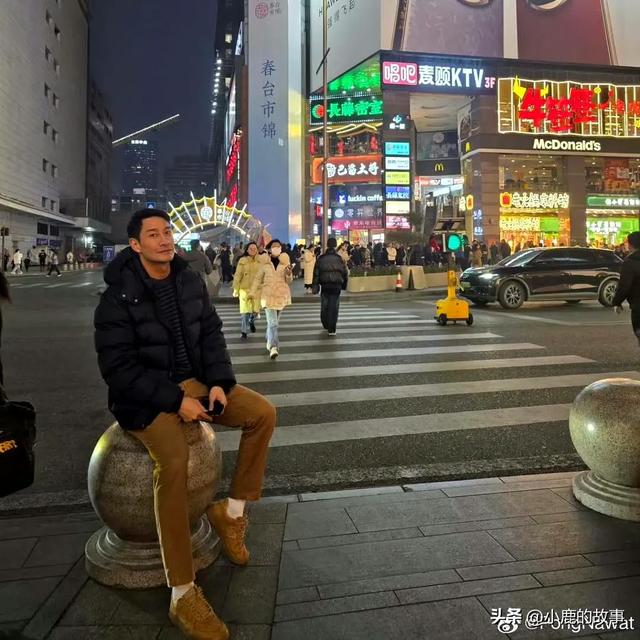 泰国男星Pong成都旅行，高大帅气像男模，游三星堆和峨眉山