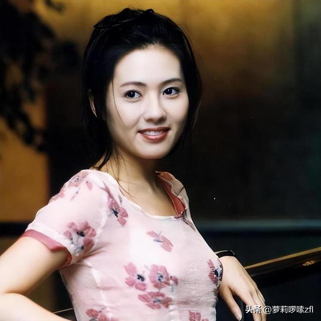 “艳星”影后李丽珍：三级片代表作火遍大街小巷，三点全露有多敢