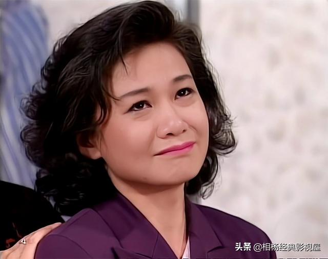 《笑看风云》:芬姨,一个不起眼的角色,却成为我心中的完美女性