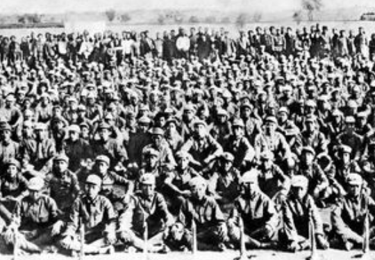 他是开国少将,妻子是老红军,长子却演了大半辈子国军将领