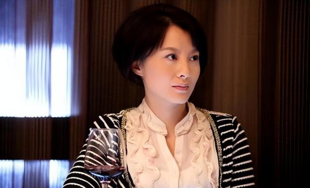 25岁被琼瑶捧红，为245万“出卖身体”，恋爱7天和丑男闪婚