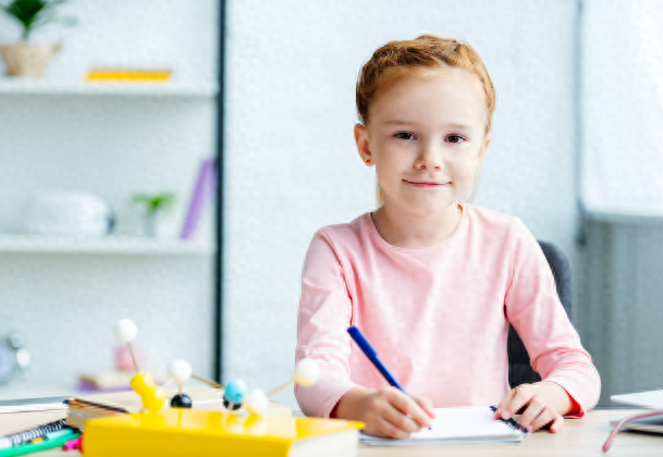 2024年出生的女宝宝起名测名：出尘不凡