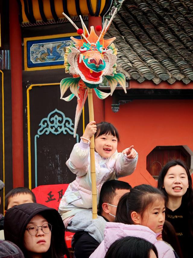 正月十五张家界全民狂欢,国际友人也来“闹”元宵